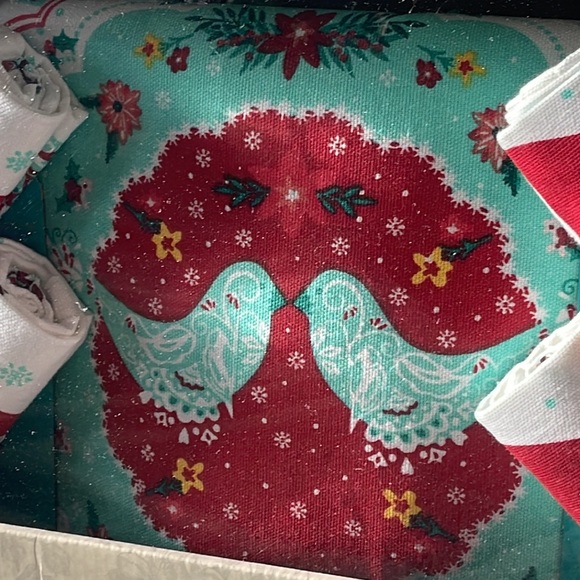 The Pioneer Woman Mazie Bird Table Linens Set - Picture 3 of 7